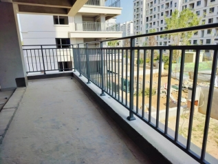 阳台护栏，构筑居家空间防护边界